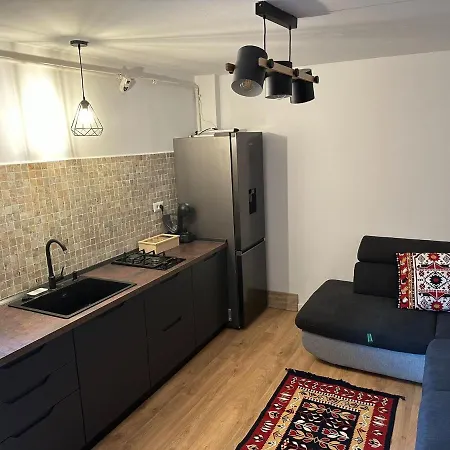 Tiny Traditional House Будинок відпочинку *